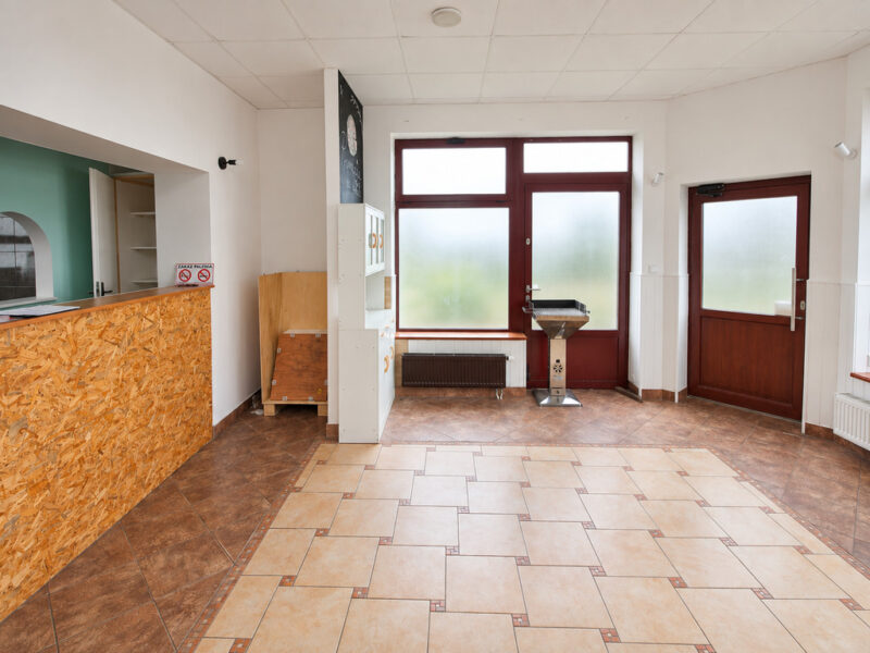 Lokal z potencjałem na mieszkanie – 86 m² | Al. Gryfa | STARGARD