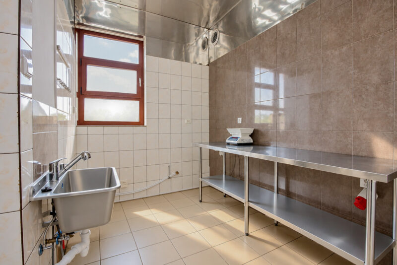 Lokal z potencjałem na mieszkanie – 86 m² | Al. Gryfa | STARGARD