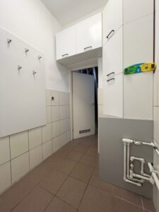 Na wynajem ,lokal biurowo-handlowy 352,9 m² – Police
