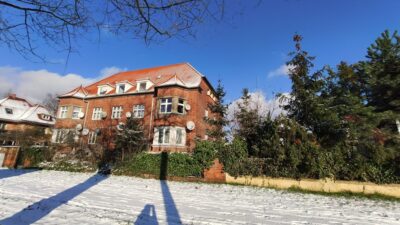 Duży lokal/mieszkanie z ogródkiem na Pogodnie.