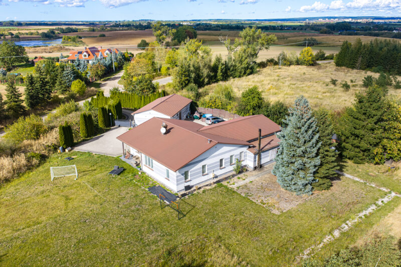 Dom 250 m² z garażem i działką inwestycyjną 2,36 h