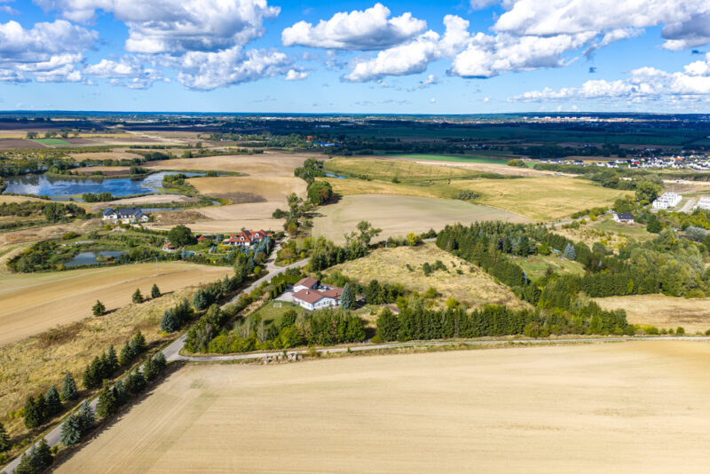 Dom 250 m² z garażem i działką inwestycyjną 2,36 h