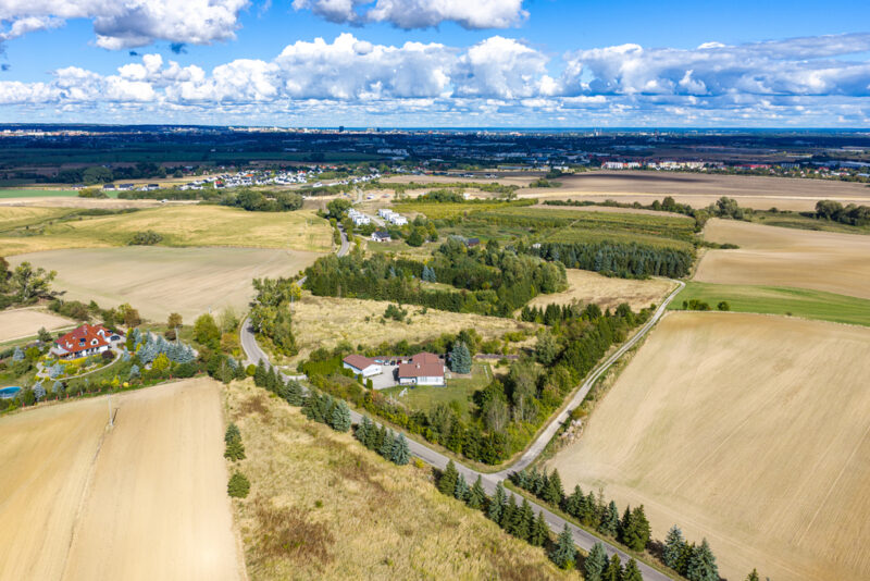 Dom 250 m² z garażem i działką inwestycyjną 2,36 h