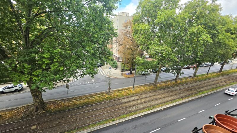 Wyjątkowe, 5-pokojowe mieszkanie w przedwojennej kamienicy, balkon.