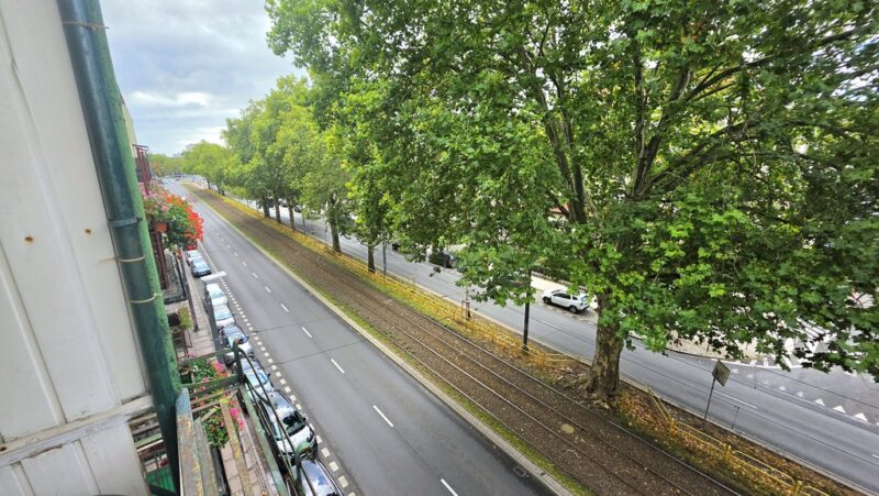 Wyjątkowe, 5-pokojowe mieszkanie w przedwojennej kamienicy, balkon.