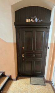 Wyjątkowe, 5-pokojowe mieszkanie w przedwojennej kamienicy, balkon.