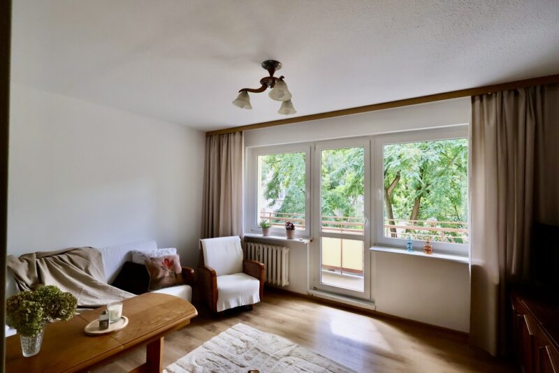 2 pokoje, balkon, 1 piętro, Pomorzany.