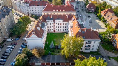 2 pokoje + antresola pod więźbą, Niebuszewo