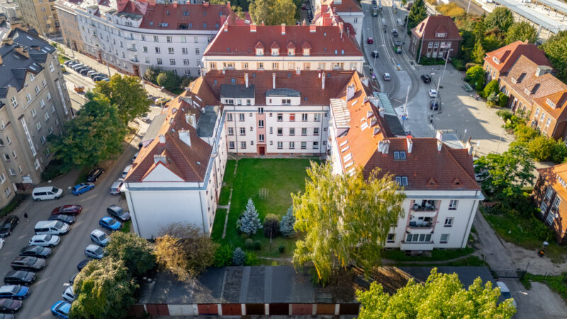 2 pokoje + antresola pod więźbą, Niebuszewo