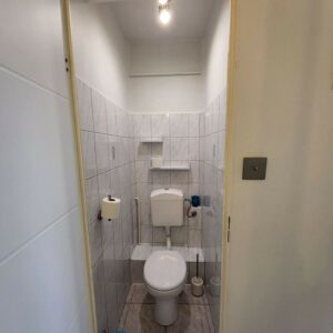 Wynajmę 2 pokoje, z dużym balkonem i piwnicą.
