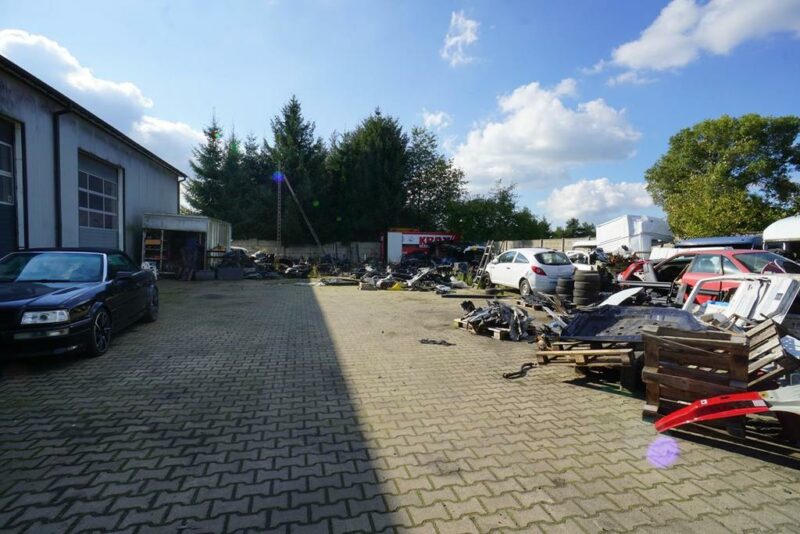Obiekt komercyjny z działką przy drodze krajowej