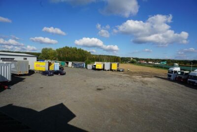 Obiekt komercyjny z działką przy drodze krajowej
