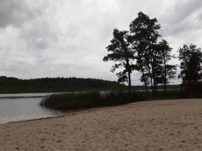 Domek nad jeziorem 20km od Szczecina.