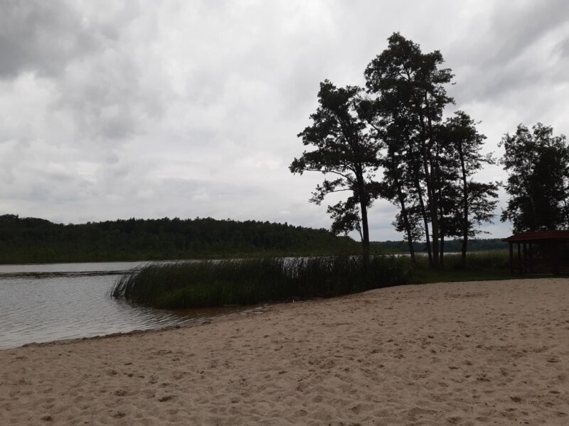 Domek nad jeziorem 20km od Szczecina.