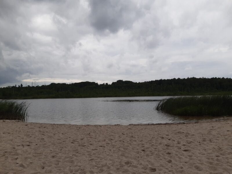 Domek nad jeziorem 20km od Szczecina.