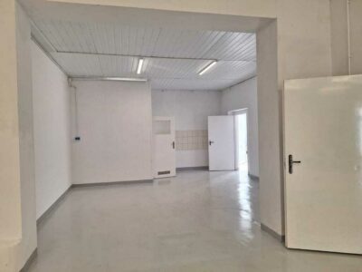 Magazyn, hala, z powierzchnią biurową, 110 m² blisko centrum