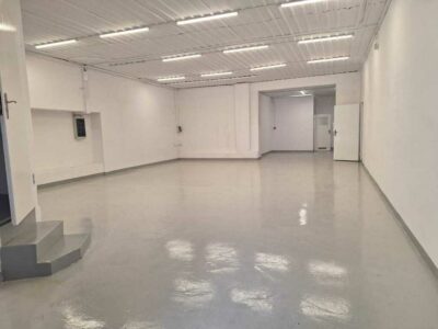 Magazyn, hala, z powierzchnią biurową, 110 m² blisko centrum