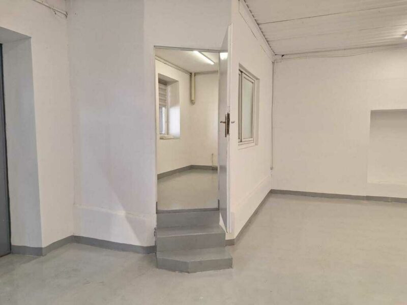 Magazyn, hala, z powierzchnią biurową, 110 m² blisko centrum