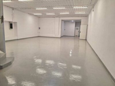 Magazyn, hala, z powierzchnią biurową, 110 m² blisko centrum