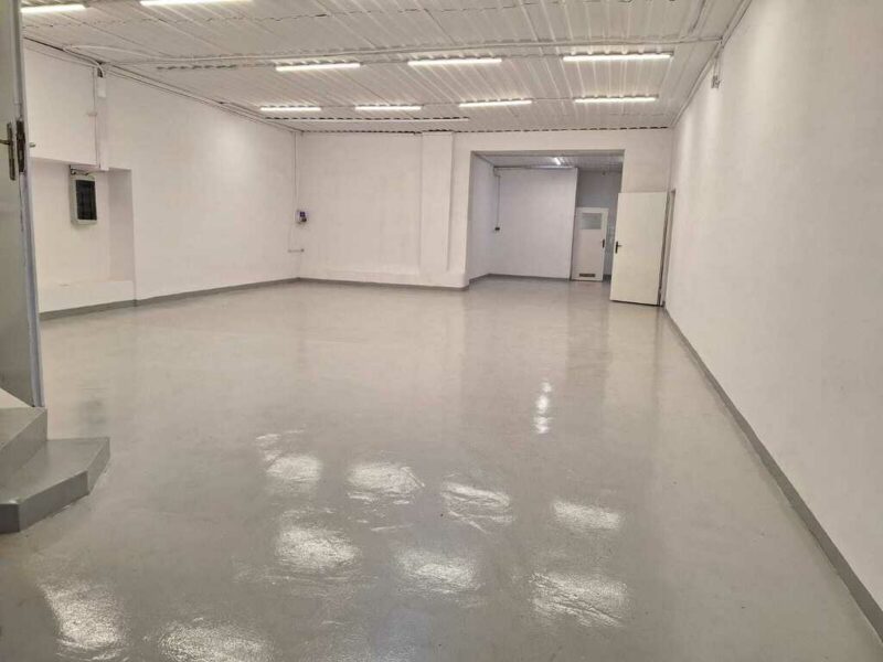 Magazyn, hala, z powierzchnią biurową, 110 m² blisko centrum