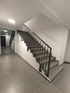 2-pokojowe mieszkanie z ogródkiem, Małe Błonia.