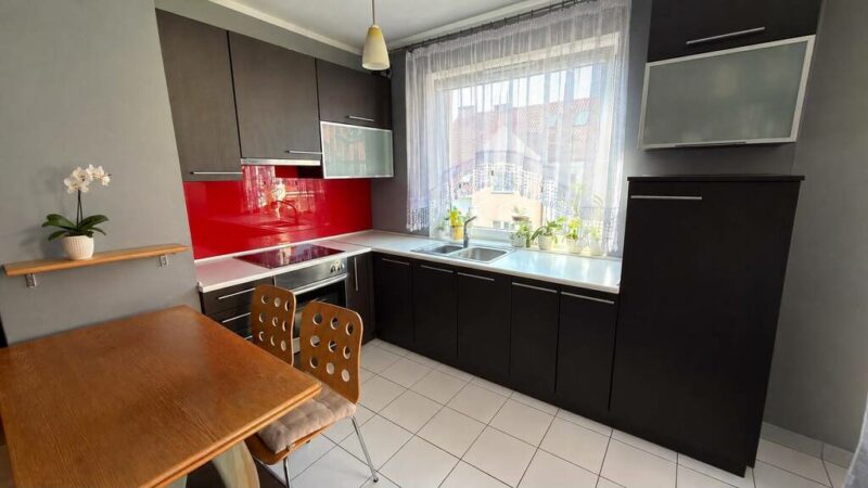 2 pokoje, Śródmieście, balkon,winda, 2010r.b.