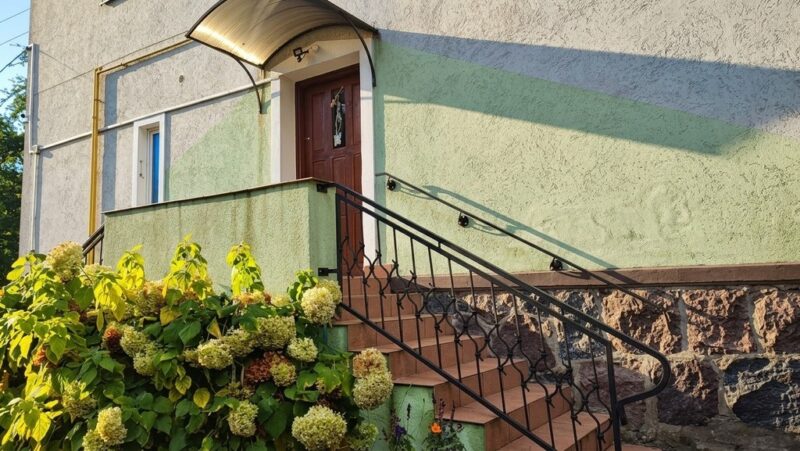 Ińsko – mieszkanie 37,24 m², 200 m od jeziora, ogród 120 m².