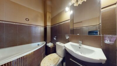 2 pokoje z antresolami, balkonem i piwnicą