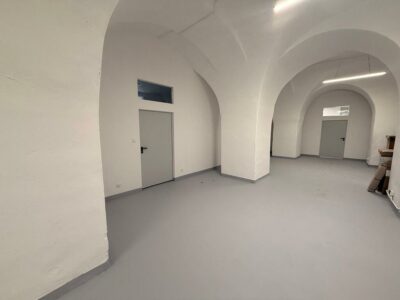 magazyn/hala blisko centrum Szczecina - przystanek autobusowy
