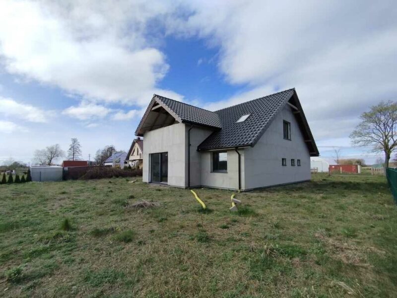 Dom z prywatnym stawem i widokiem na Zalew
